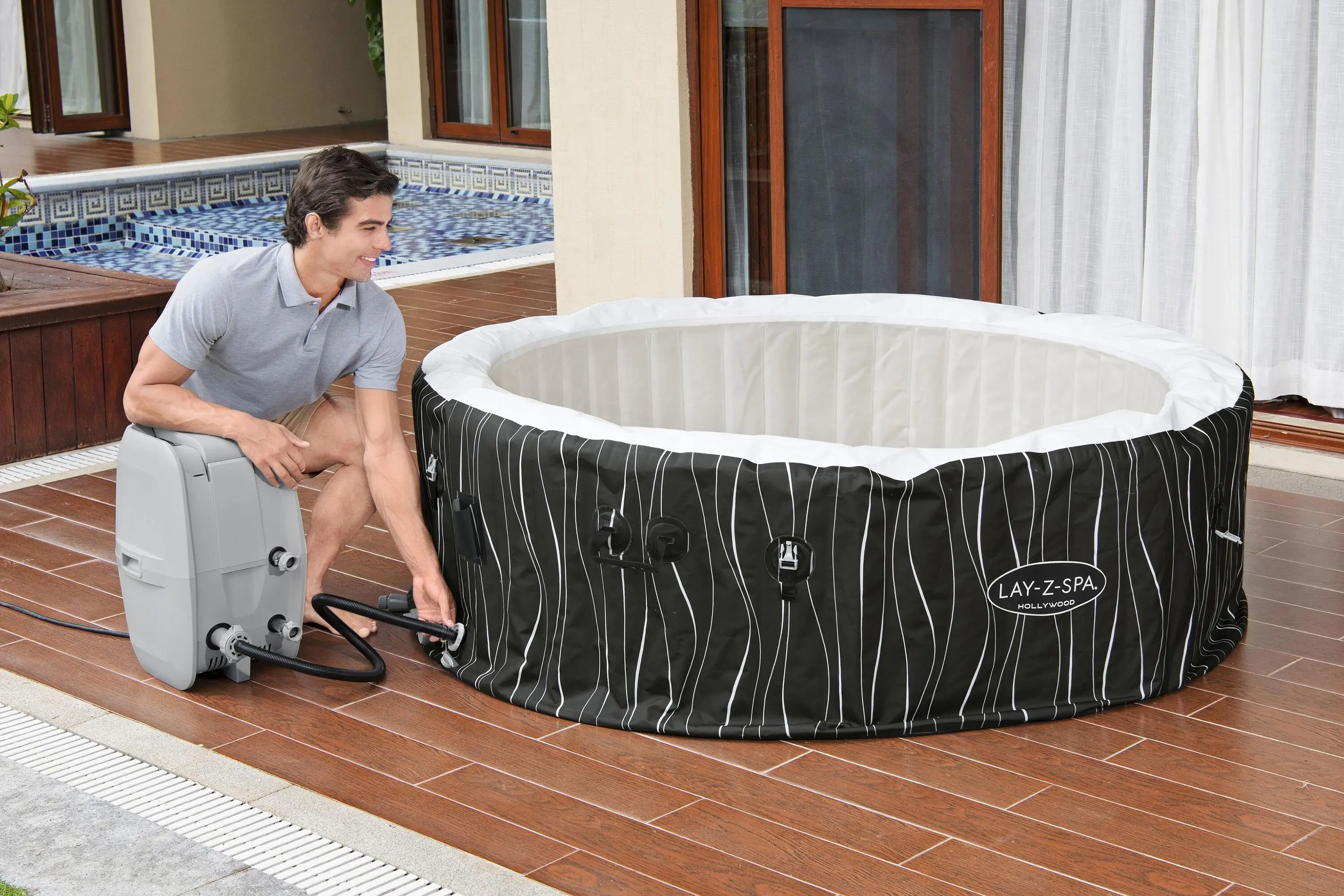 Lay-z-spa Hollywood Luxe Inflatable Hot Tub - 40C Heating
