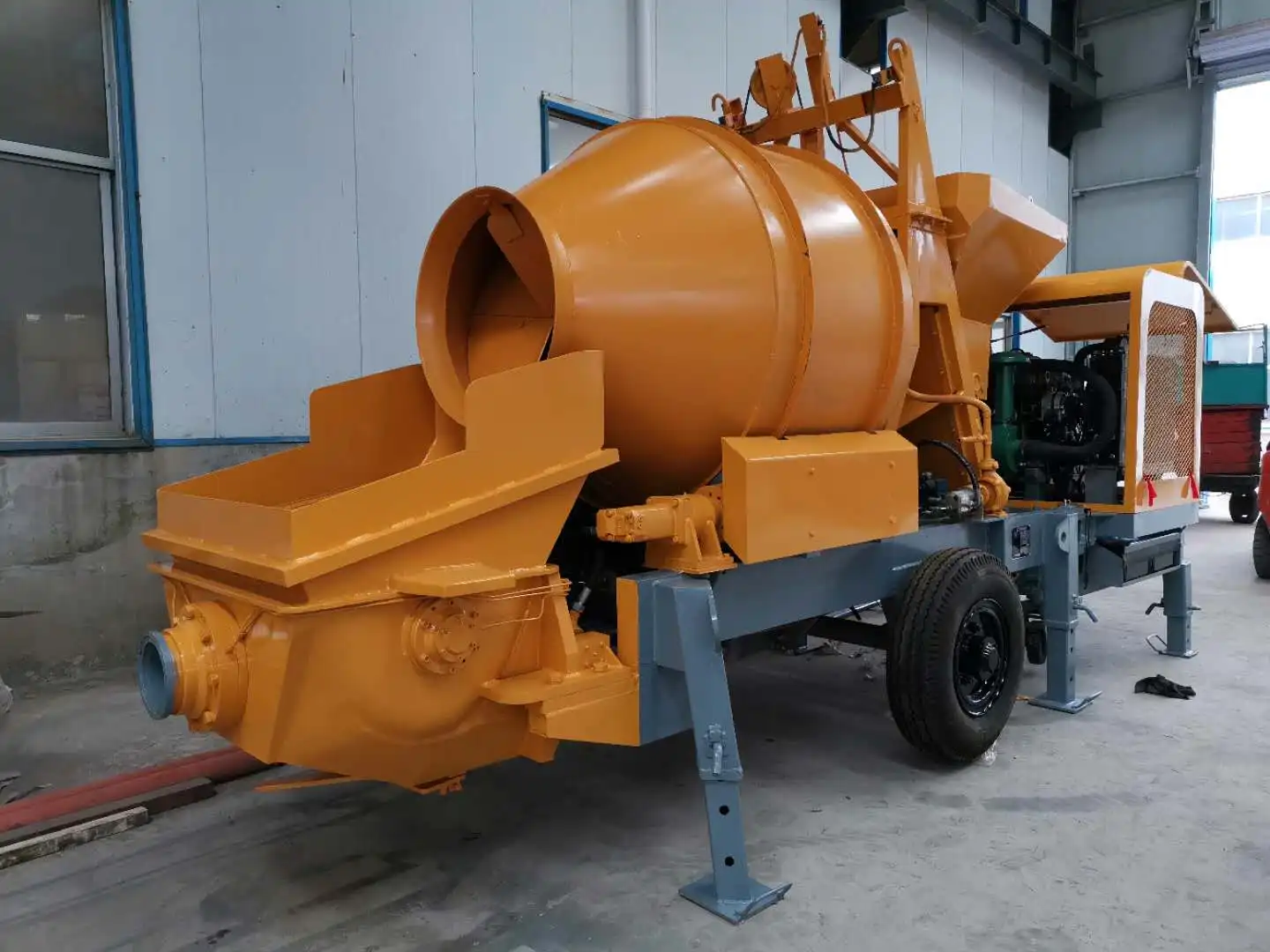带泵的迷你jbt15混凝土搅拌机,带60千瓦柴油发动机