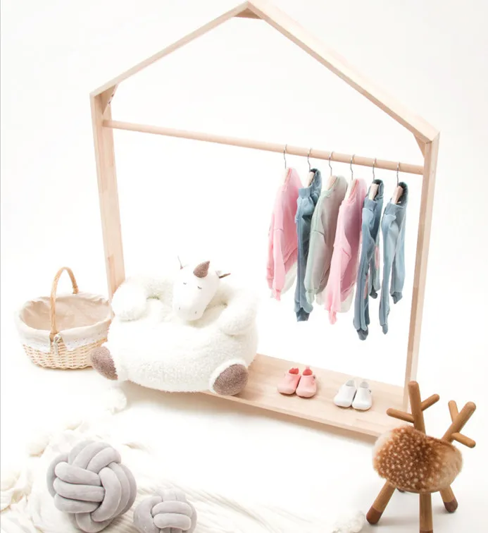 Многофункциональная деревянная вешалка для одежды в детскую