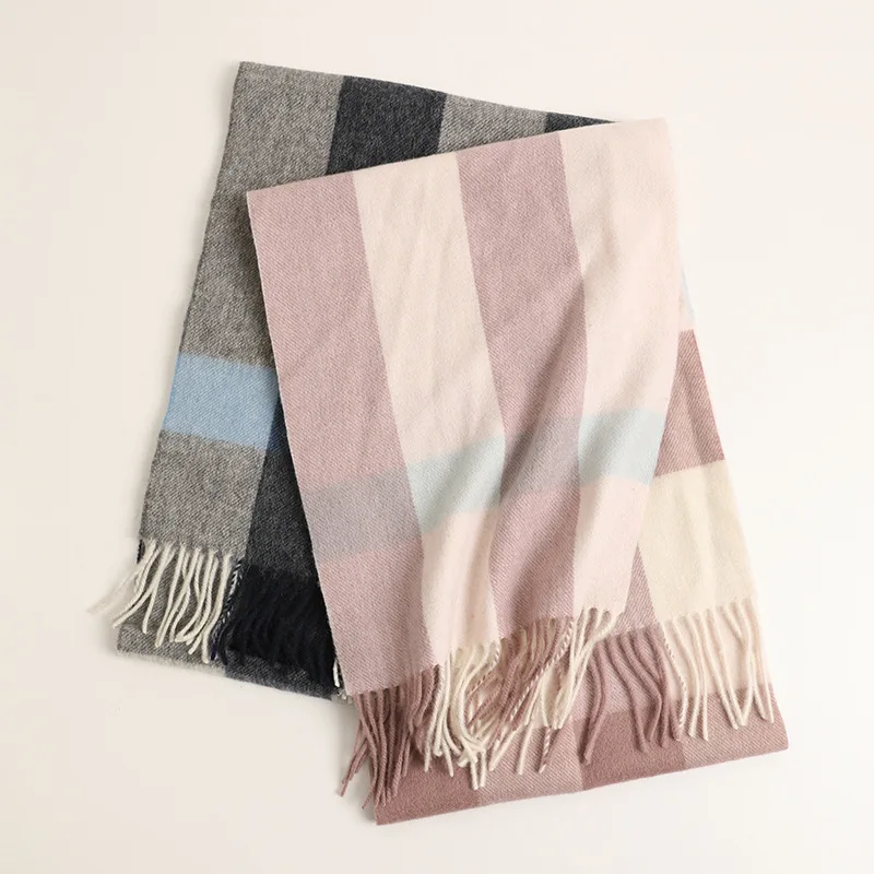 2024 Unisex Classic Scottish Checked Wool Scarf Stylish Merino Wool Custom Brand Label Designer Tassel Autumn Fashion Wholesale