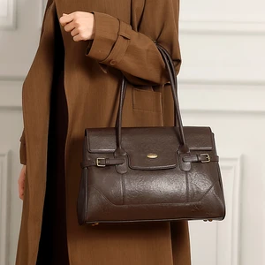 Wholesale Custom High-quality Women's Genuine Leather Handbags Retro Minimalism Button Large Capacity Waterproof Shoulder