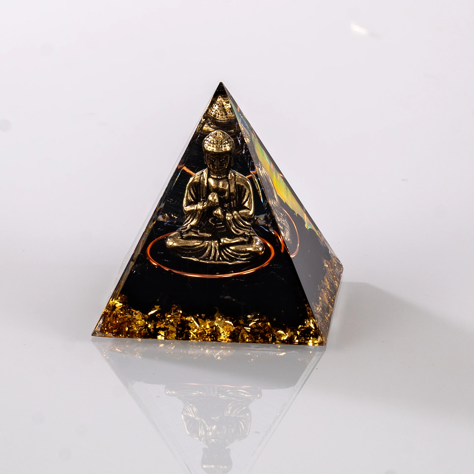 Hot Sale Crystal Energy Pyramid Figurine New Home Office Desktop Decoration Honor Themed Drip Gum Resin Craft Healing Broken factory