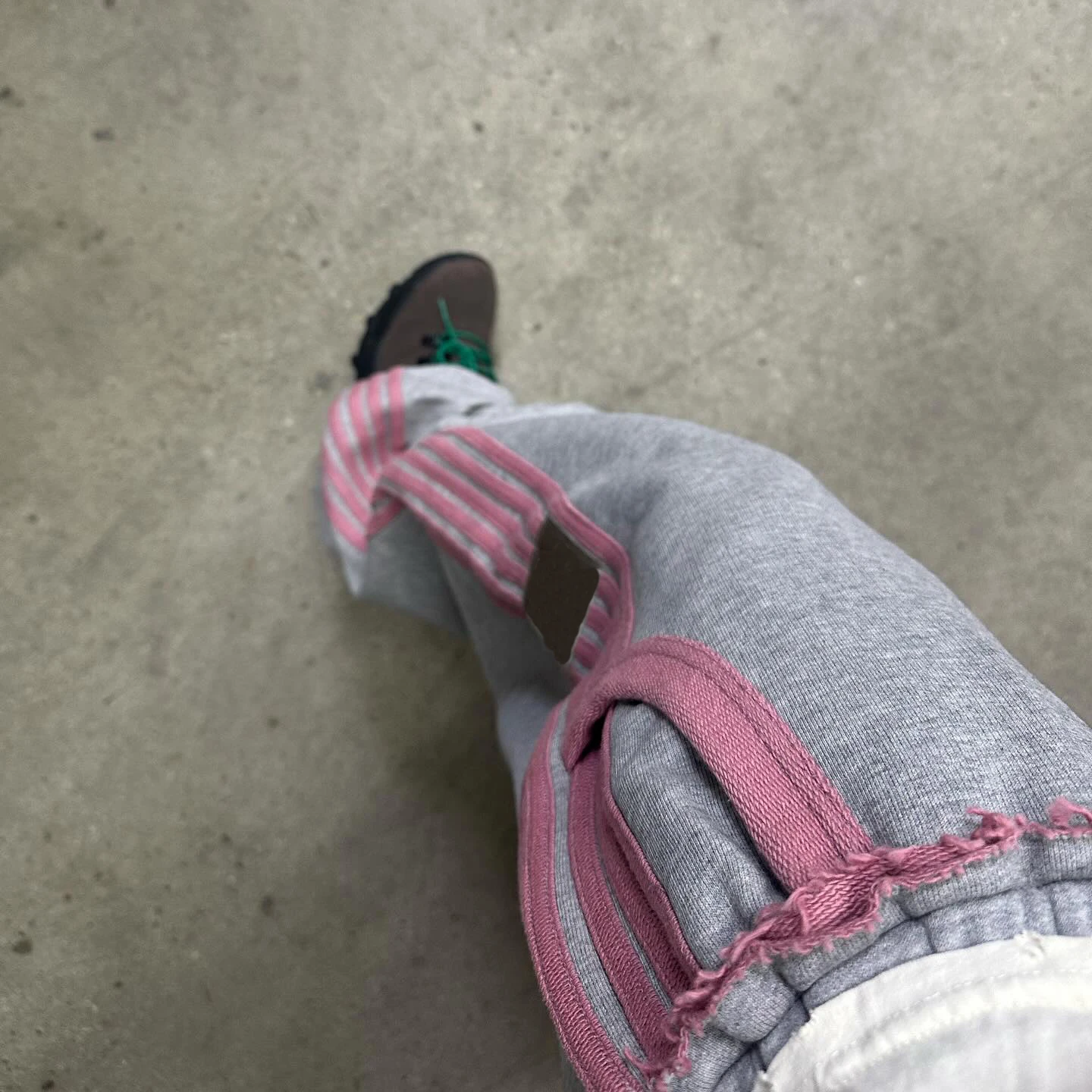 High Quality Custom Reverse Stitching Men's Terry Cotton Side Stripe Stacked Wide Leg Baggy Jogger Sweatpants supplier