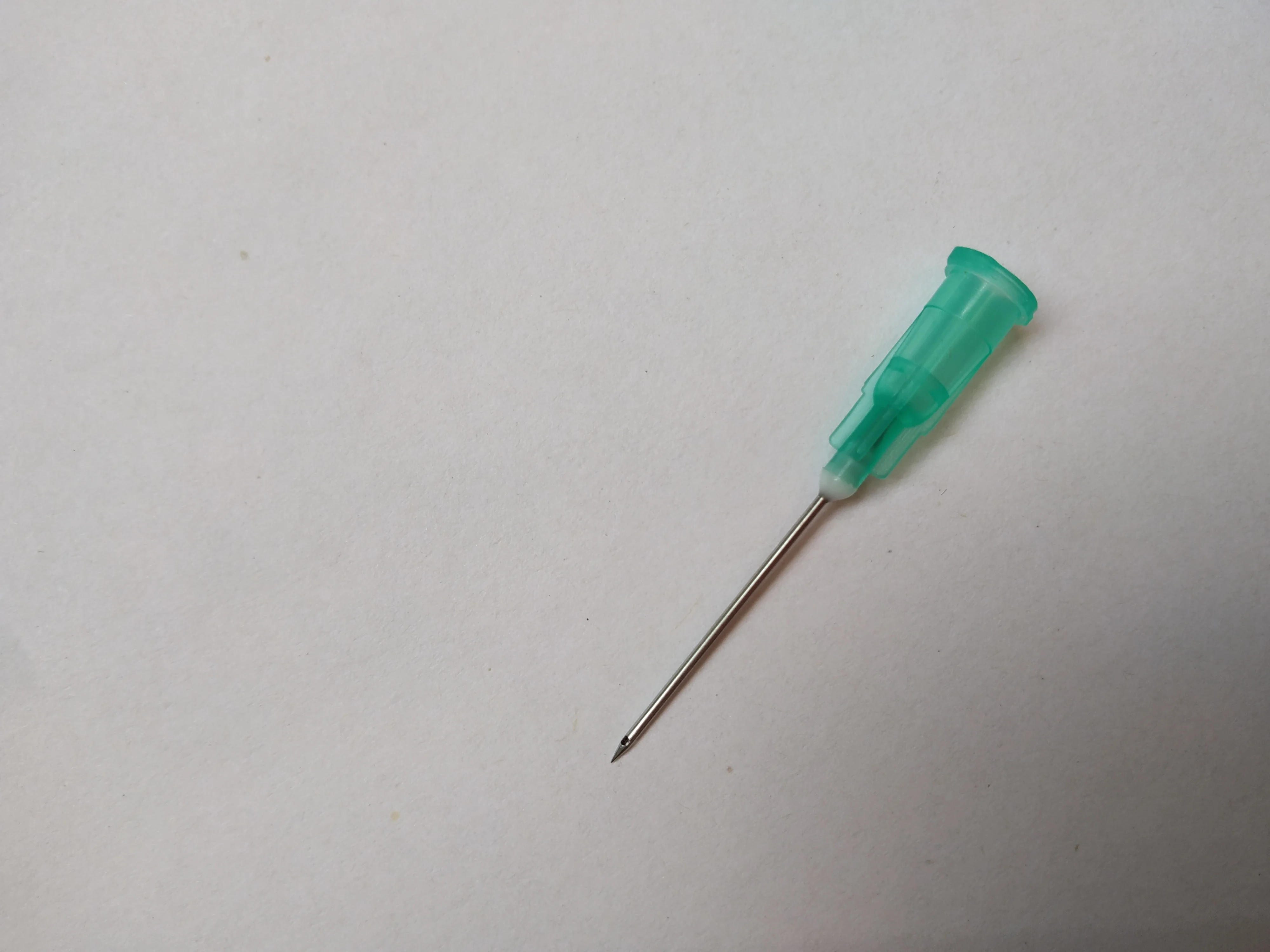 Veterinary Stainless Steel Injection Needle for Comfortably Administering Medications to Animals