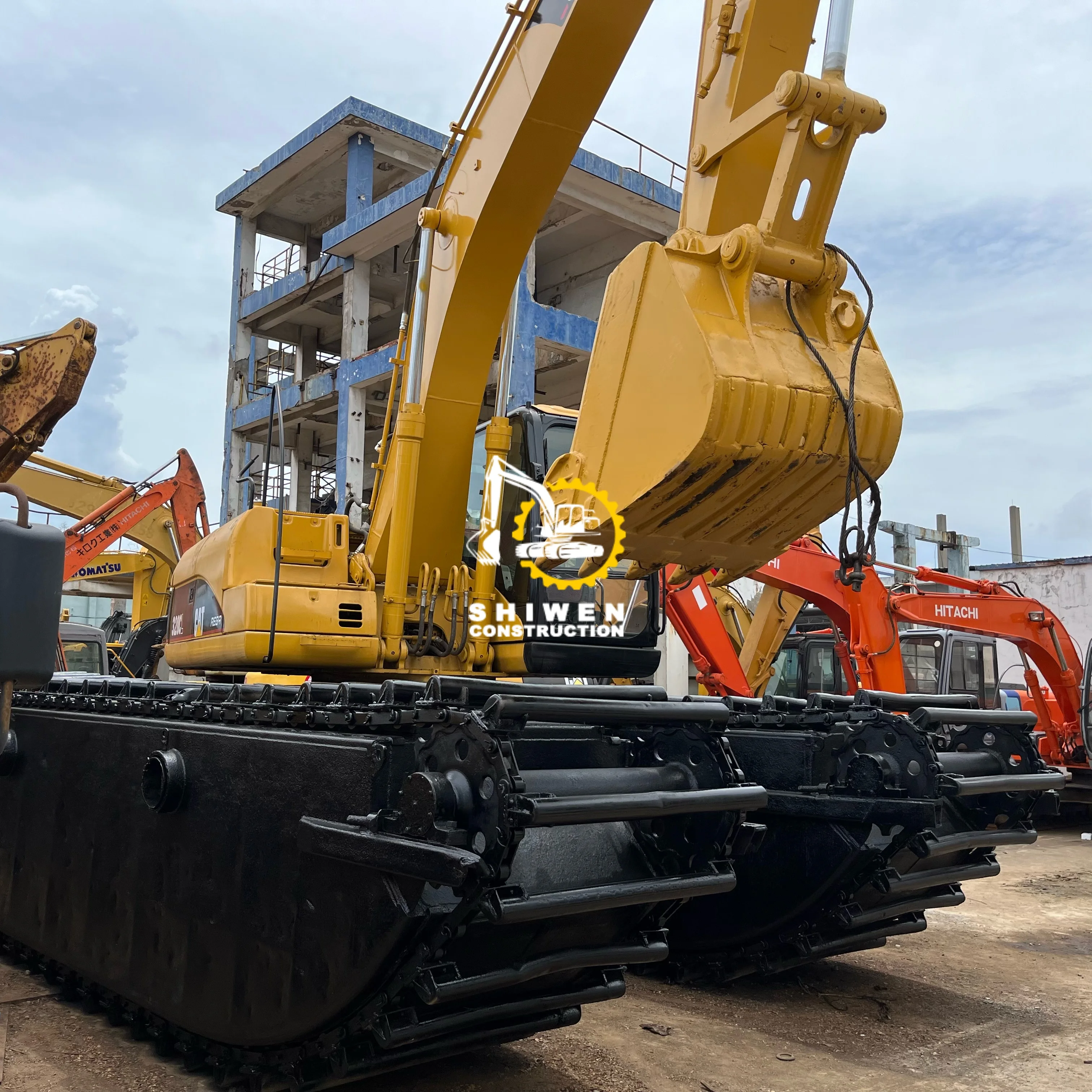 Used Amphibious Excavator Dredger CAT 320, CAT 320C 320CL 320D 320D2 Excavator, River Sand Dredging Machine Pontoon Boat Sides