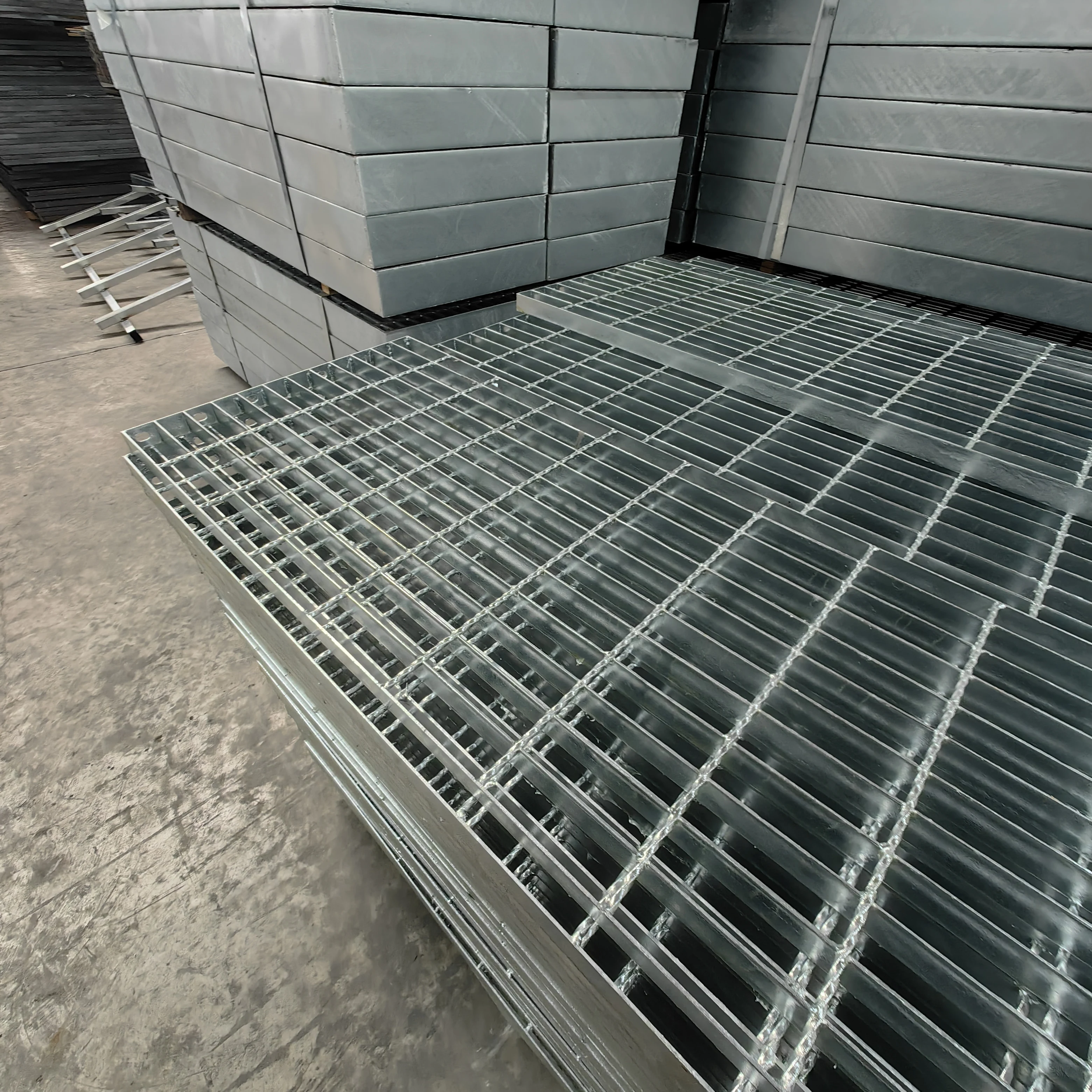 S235jr Steel Grating Galvanized Metal Grid Plate Gi Grating Singapore HDB Galvanized House Drain Steel Grating