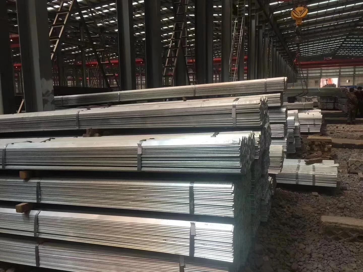 100mm x 100mm x 10mm Mild Steel Angle Iron Hot Rolled 100mm x 100mm x 10mm Mild Steel Angle Iron Hot Rolled