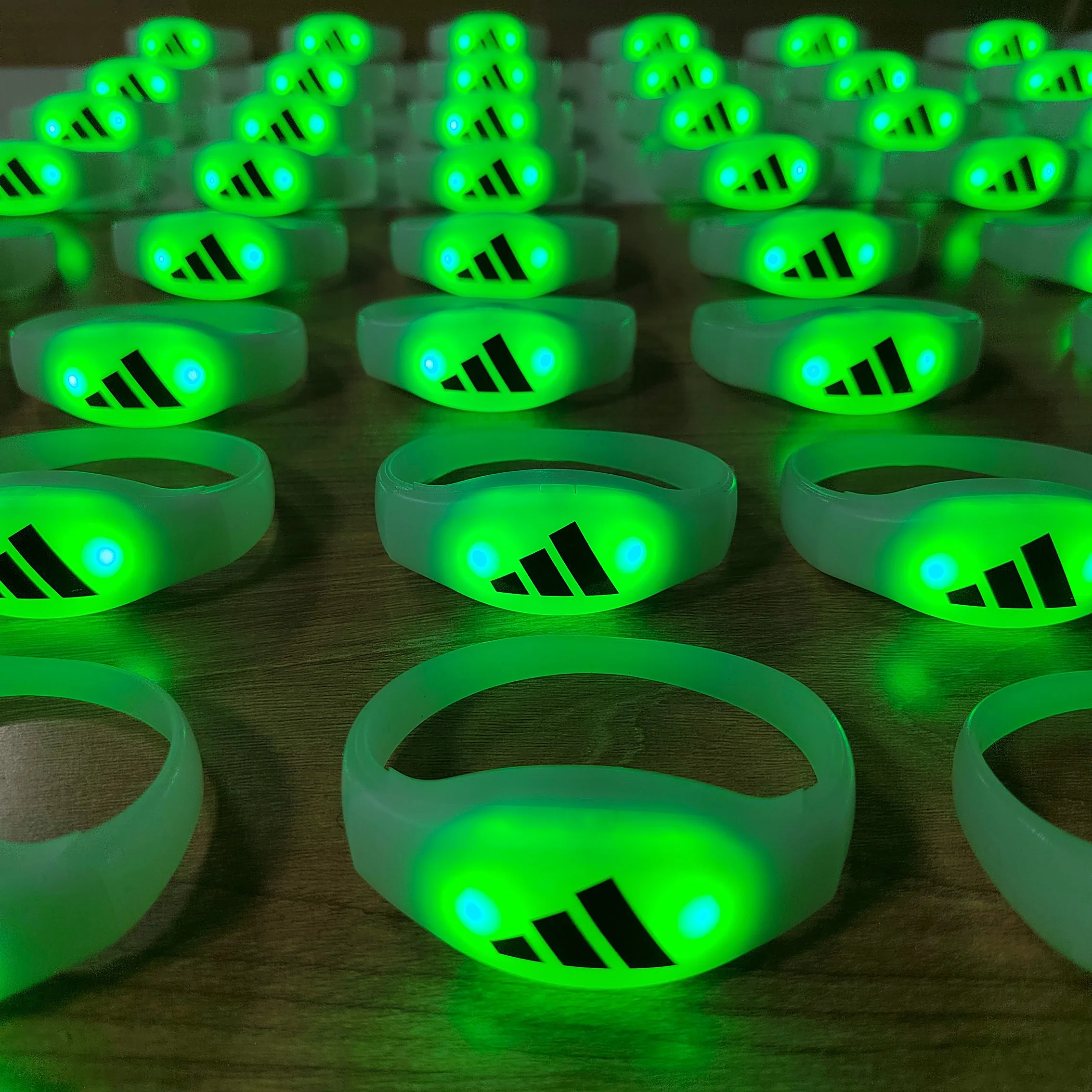 LINLI RFID DMX Remote Controlled Glow LED Bracelets Light up Wristbands Flashing Arm Wrist Bands for Music Festival Soccer Games