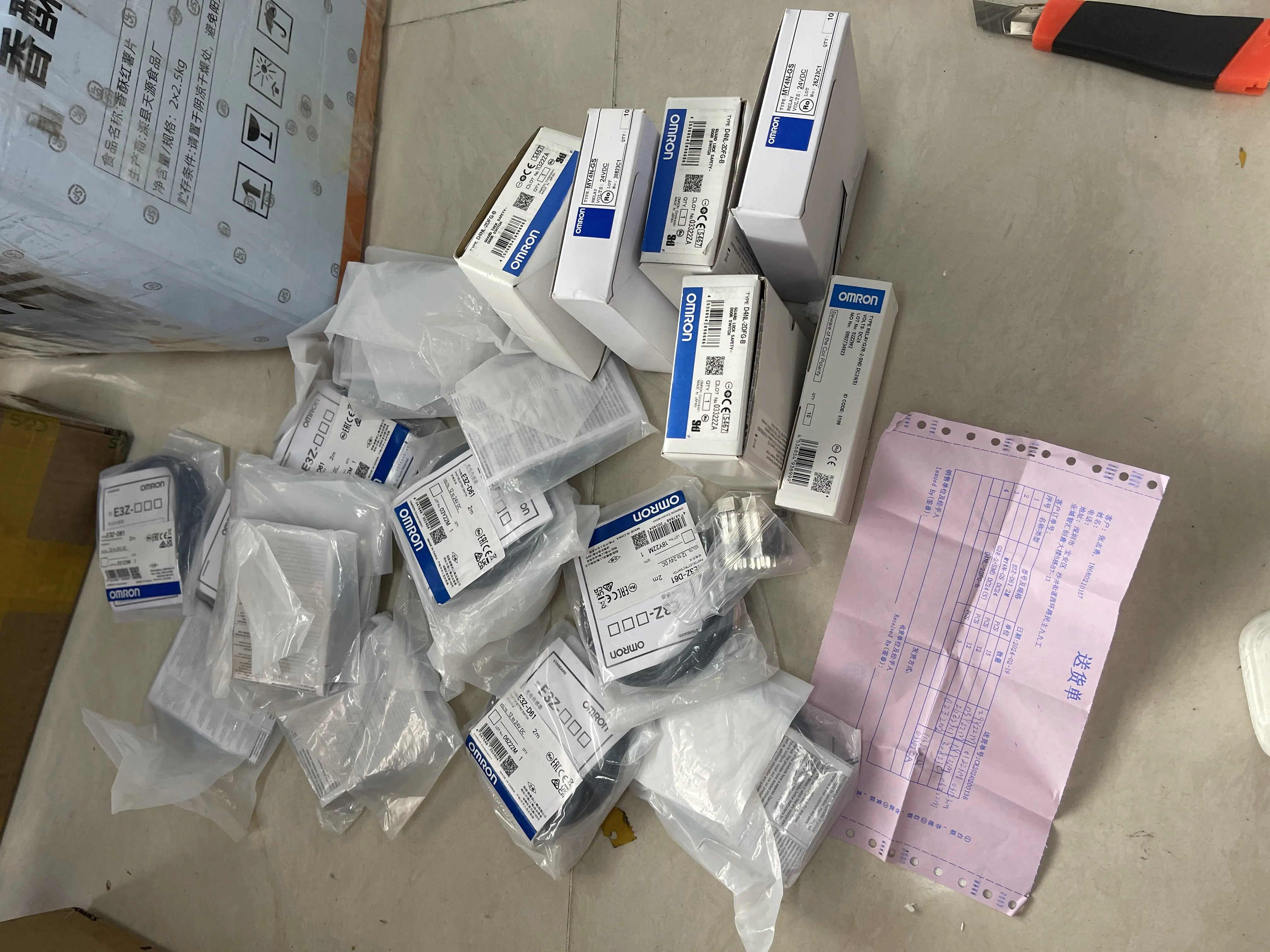 Omron Photoelectric Sensor D4NL-2DFG-B Omron Photoelectric Sensor D4NL-2DFG-B