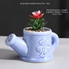Maceta pequeña con regadera-azul