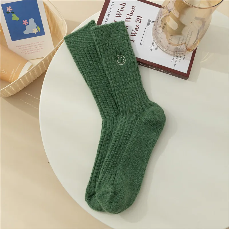 Зимние шерстяные носки с вышивкой