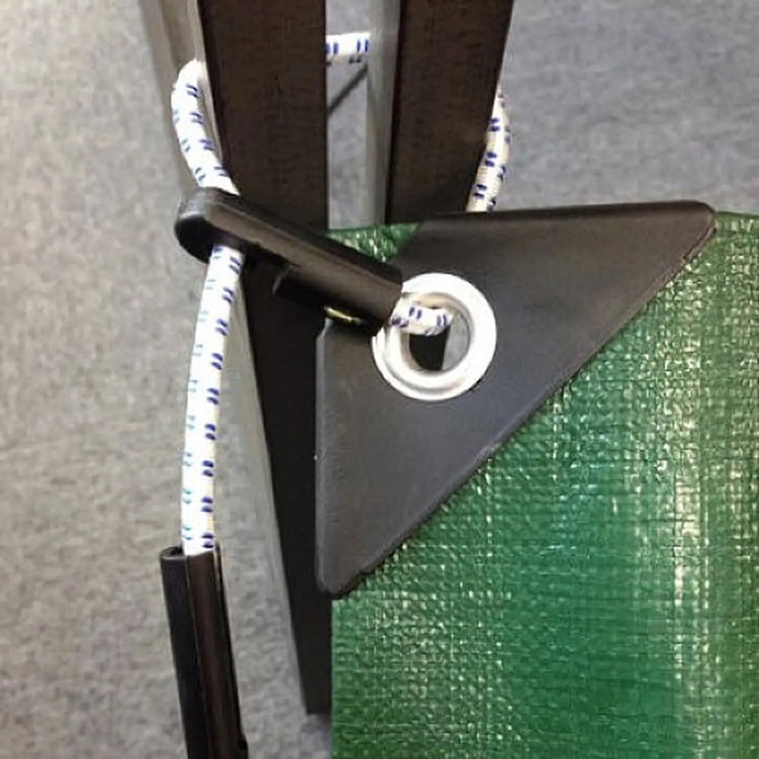 Versatile Adjustable Toggle Tie for Secure Fastening in Various Applications Scaffold Tarpaulin manufacture
