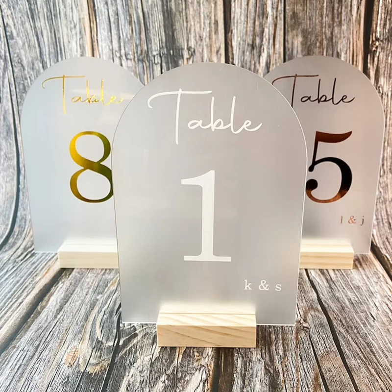 Акриловые номера таблицы с деревянным