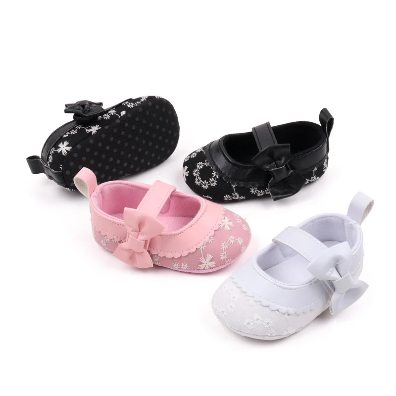 Spring and Autumn Soft Bottom Baby Girl Shoes Breathable and Lightweight Flower Embroidery Design with Anti-Slip Flat Feature