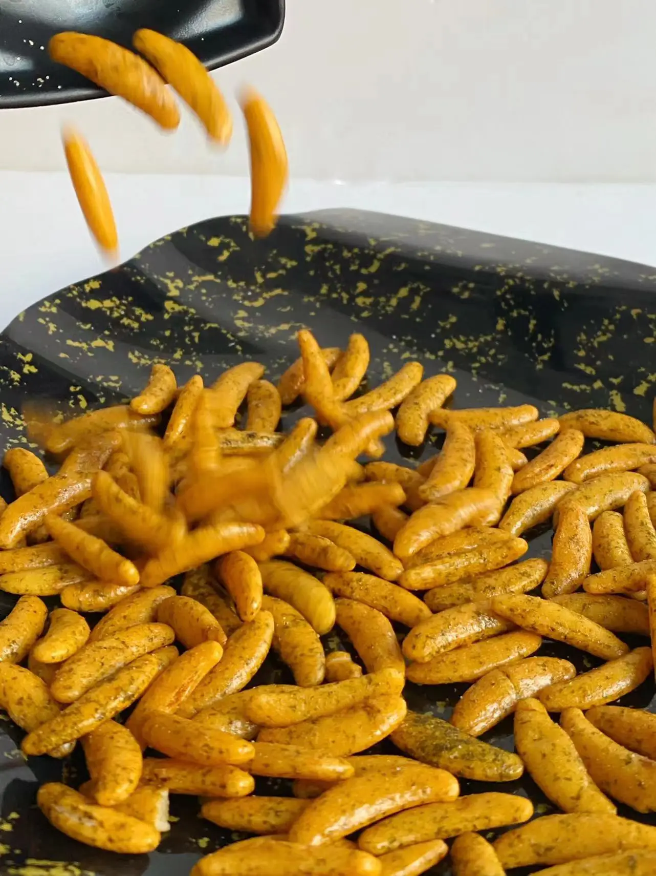 Crescent Shape Wasabi Seaweed Rice Crackers - Spicy Puffed Grain Snacks ...