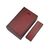 Madera roja con caja.