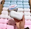 Jabón blanco blando y perfumado en caja