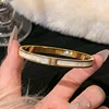 [16] bracelet incrusté de coquille d'or