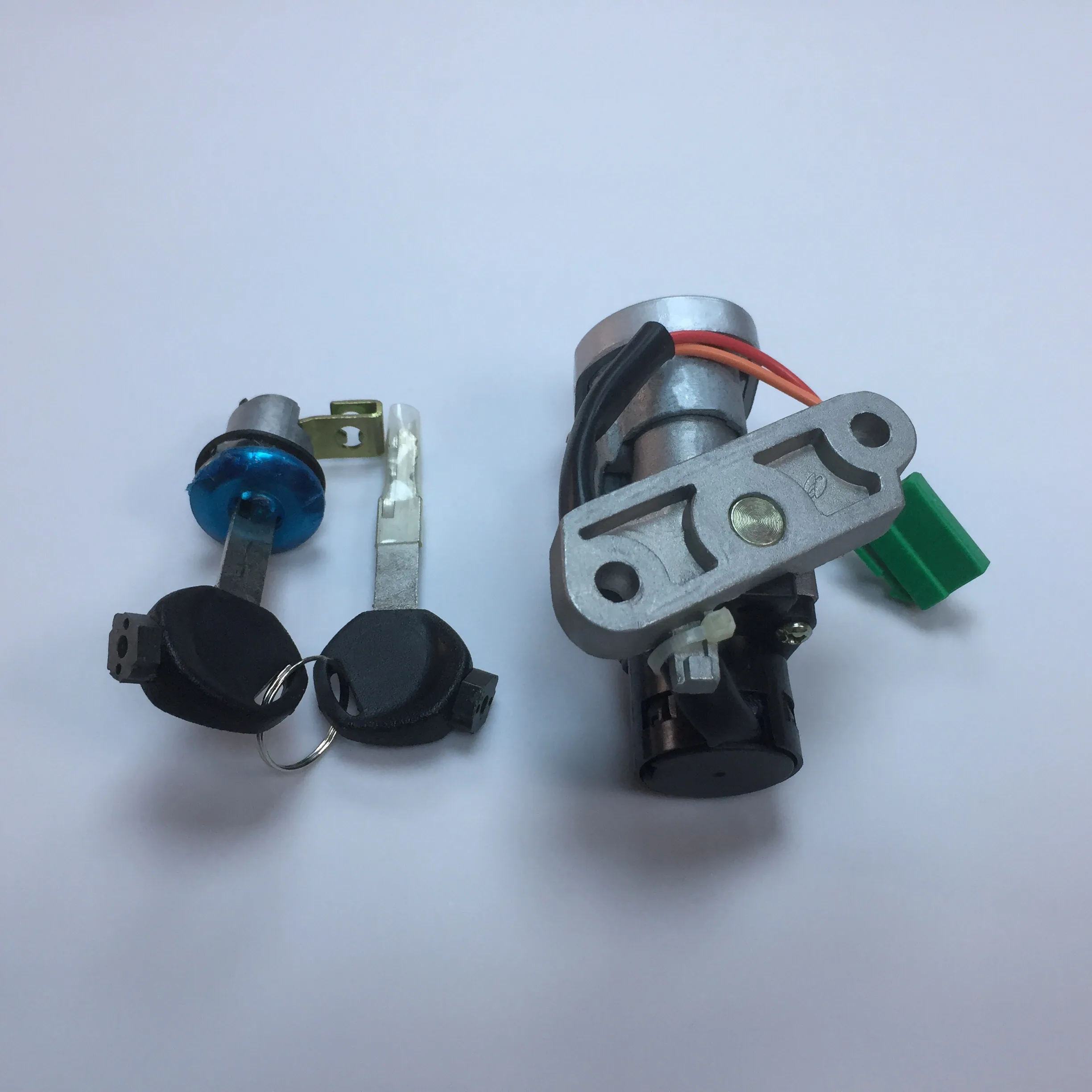 Оптовая цена прямая продажа запчасти для системы двигателя мотоцикла комплект замков зажигания