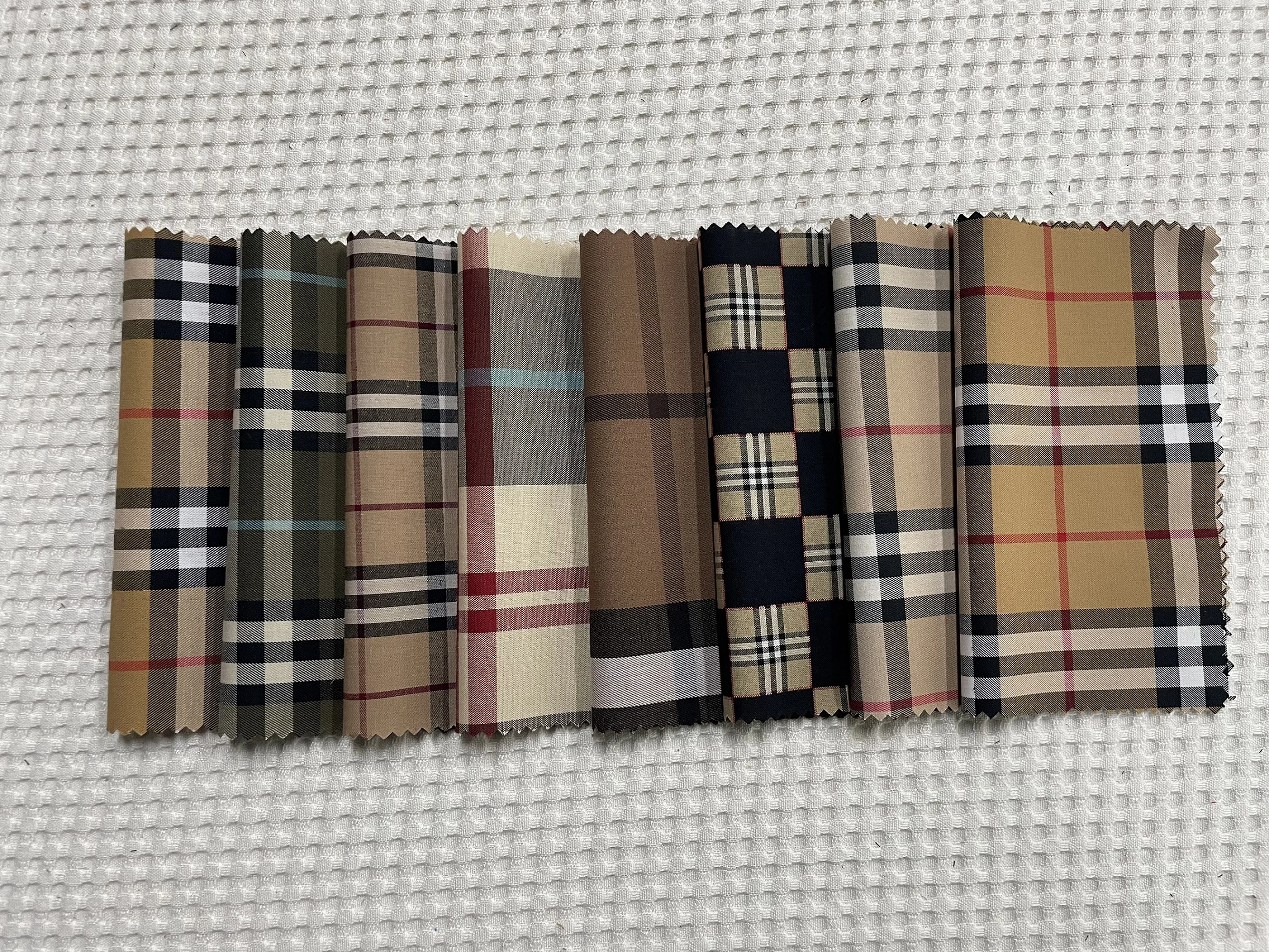 100% Cotton Plaid Yarn-Dyed Rainbow Plaid Fabric Selected High-Quality Windbreaker Fabrics