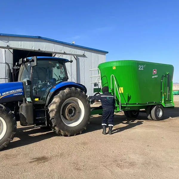 HINDA Factory Price Tractor Type Cattle Feed Mixer Dairy Farm Equipment TMR Feed Mixer