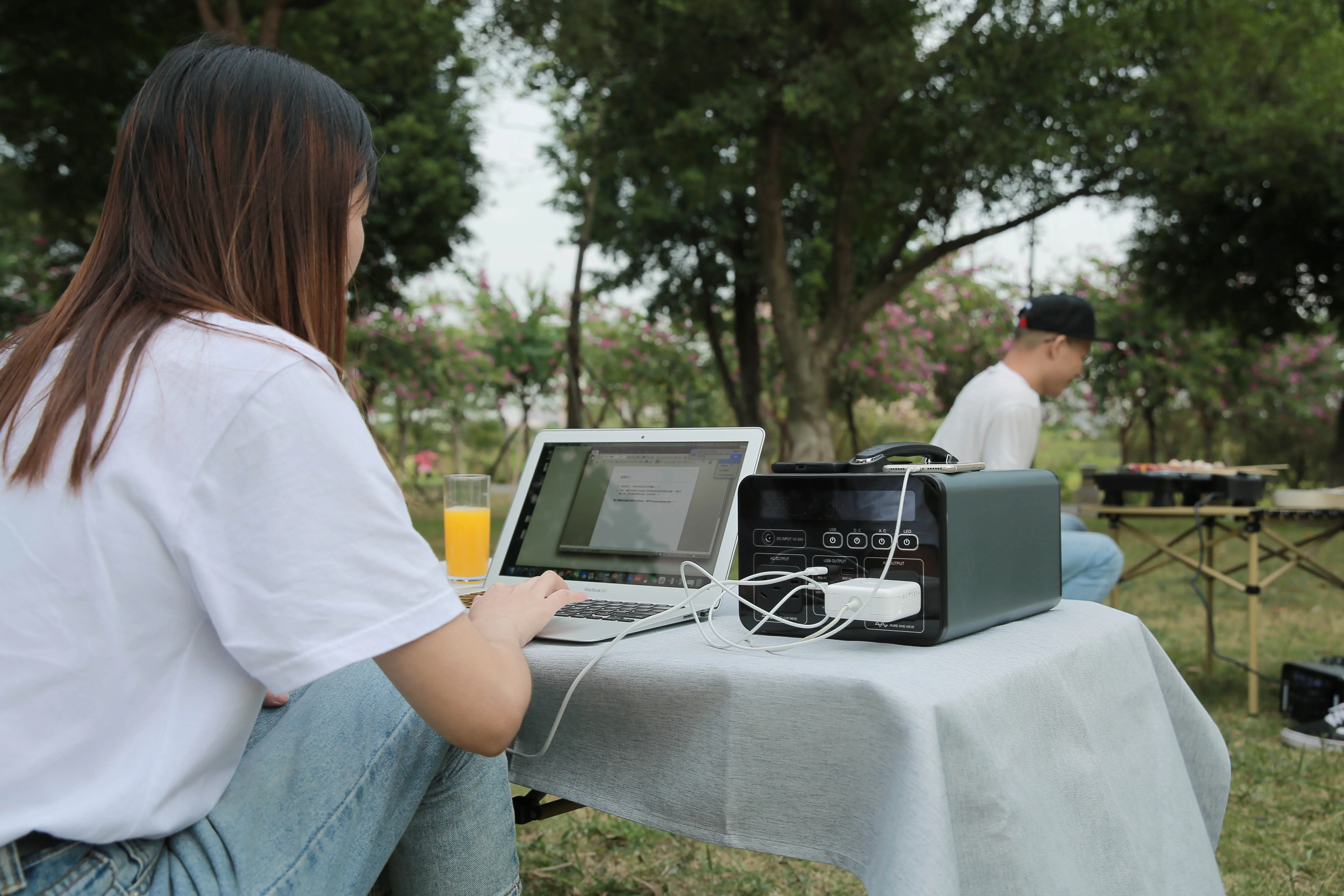 High capacity outdoor Portable solar rechargeable 500wh/135000mAh Lithium Battery power stationn portable solar generator