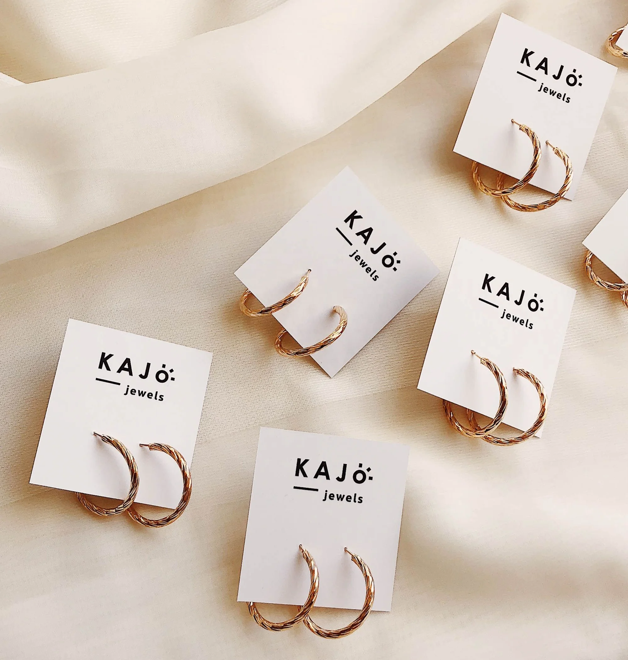 Recycled Customized Private Display Cards Embossed Packaging Paper