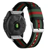 Negro verde rojo (botón de plata)