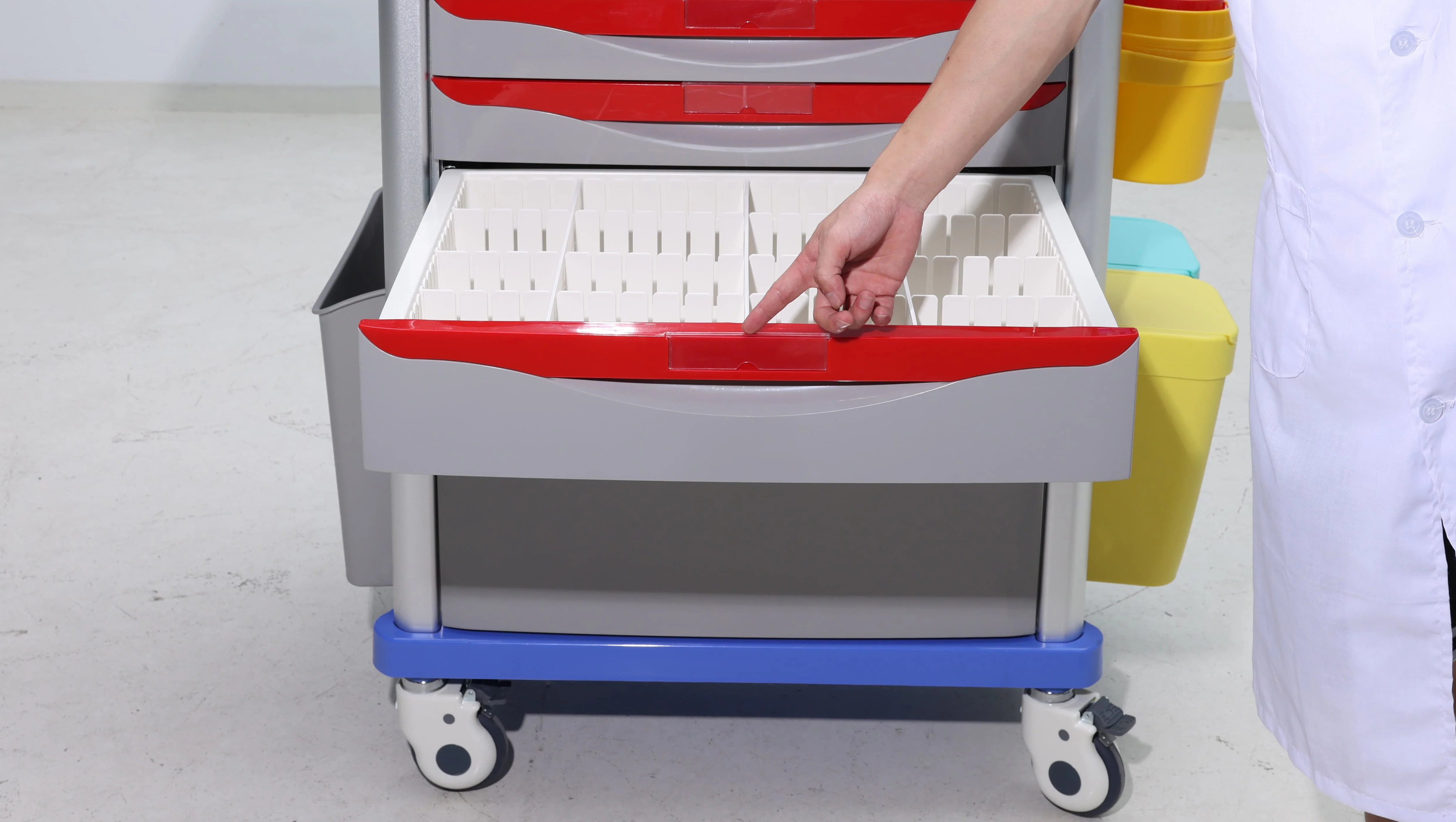 Durable ABS Modern Hospital Medical Trolley Cart Rotating Medical Waste Bin Fold-out Oxygen Holder Multi-tier Medicine Cabinet 4 4