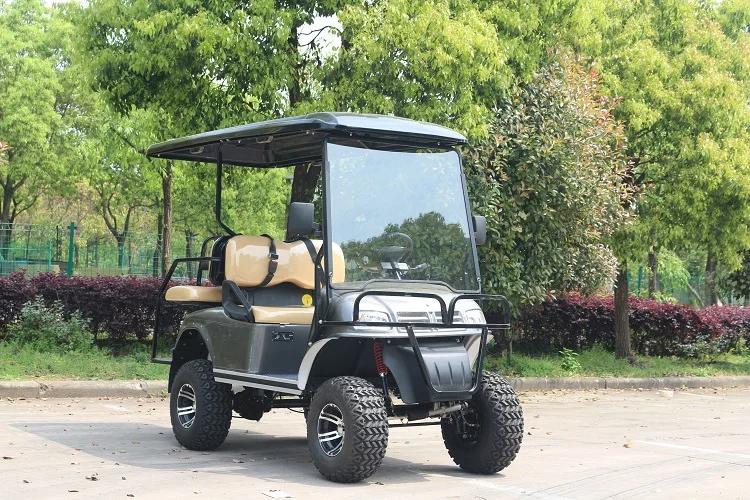 Новая модель 4 местный гольф-кары с большим количеством отсеков, в которых хранится оборудование низкоскоростной