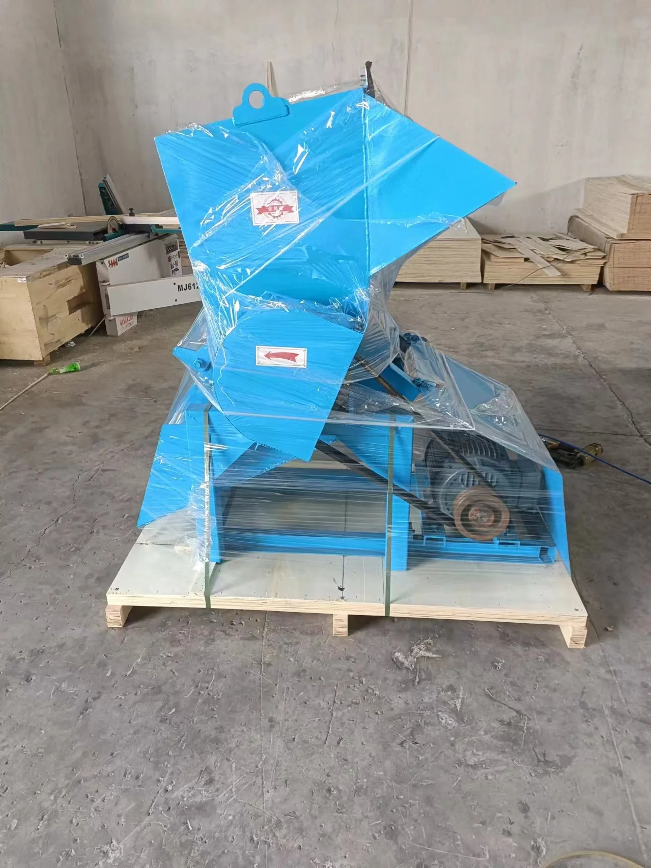 Plastic Crusher Crushing Machine Pet Plastic Bottle and Hard Plastic Grinding Machine Crusher