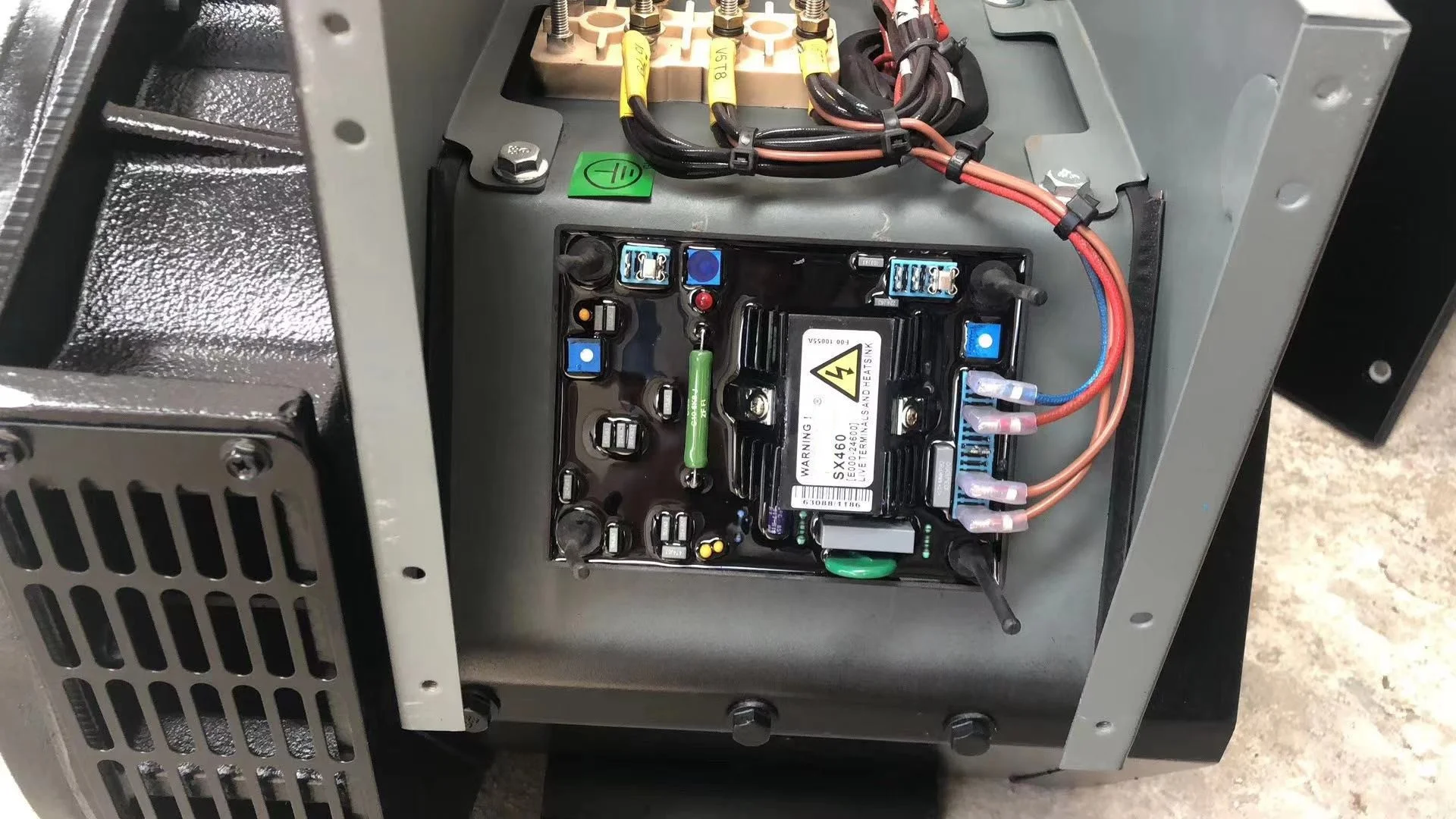 sc6460-60t（定価48000円） For 1PC EPCOS B43586-S9418-Q3 400V 4100UF electrolytic