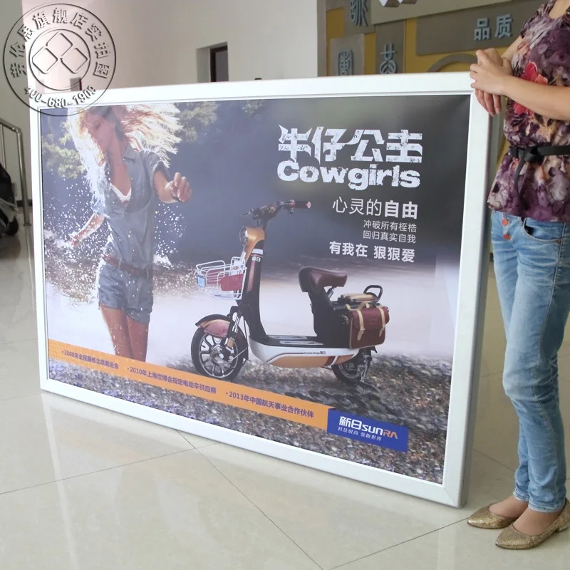 Kohandatud vesiveerandiline LED valgustik - väljastpoolt suur kaubanduskeskuse ääriseinale reklaamiks