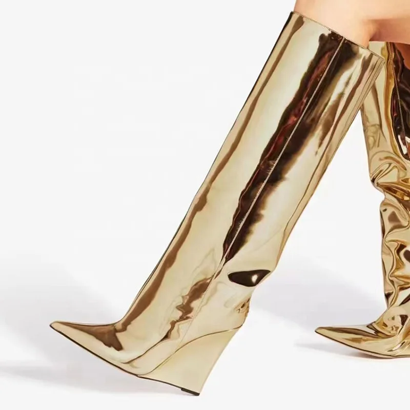 Botines hasta la rodilla de charol con logotipo personalizado para