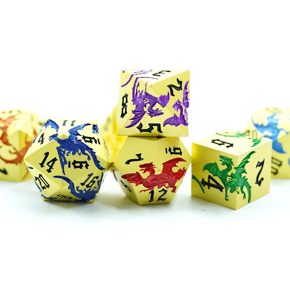 Conjunto de Dados Poliédricos em Liga de Zinco e Cobre com 16mm Coloridos Arco-íris com Logotipo Personalizado para Jogos de Tabuleiro Formatado em Formato Poliédrico Metálico
