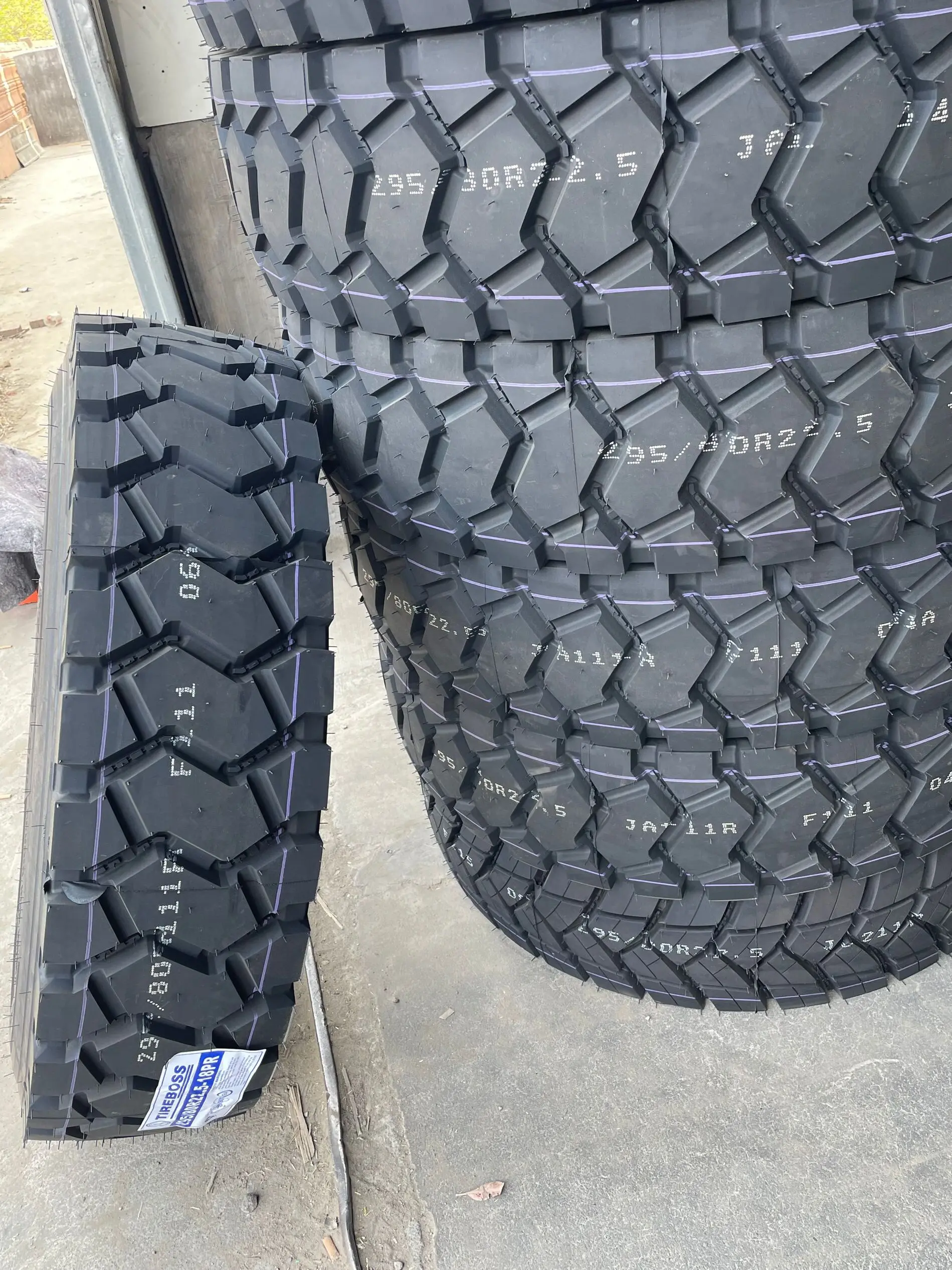 あき 295/50R15 SHARK-Z02 108H THREE-A RAPID Brand Tyres Comforser Tire