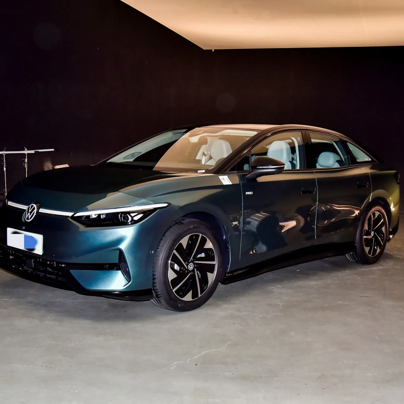 Electric EV Car 2025 VW ID.7 Vizzion 5-Door 5-Seater EV Electric SUV Sedan AWD Drive