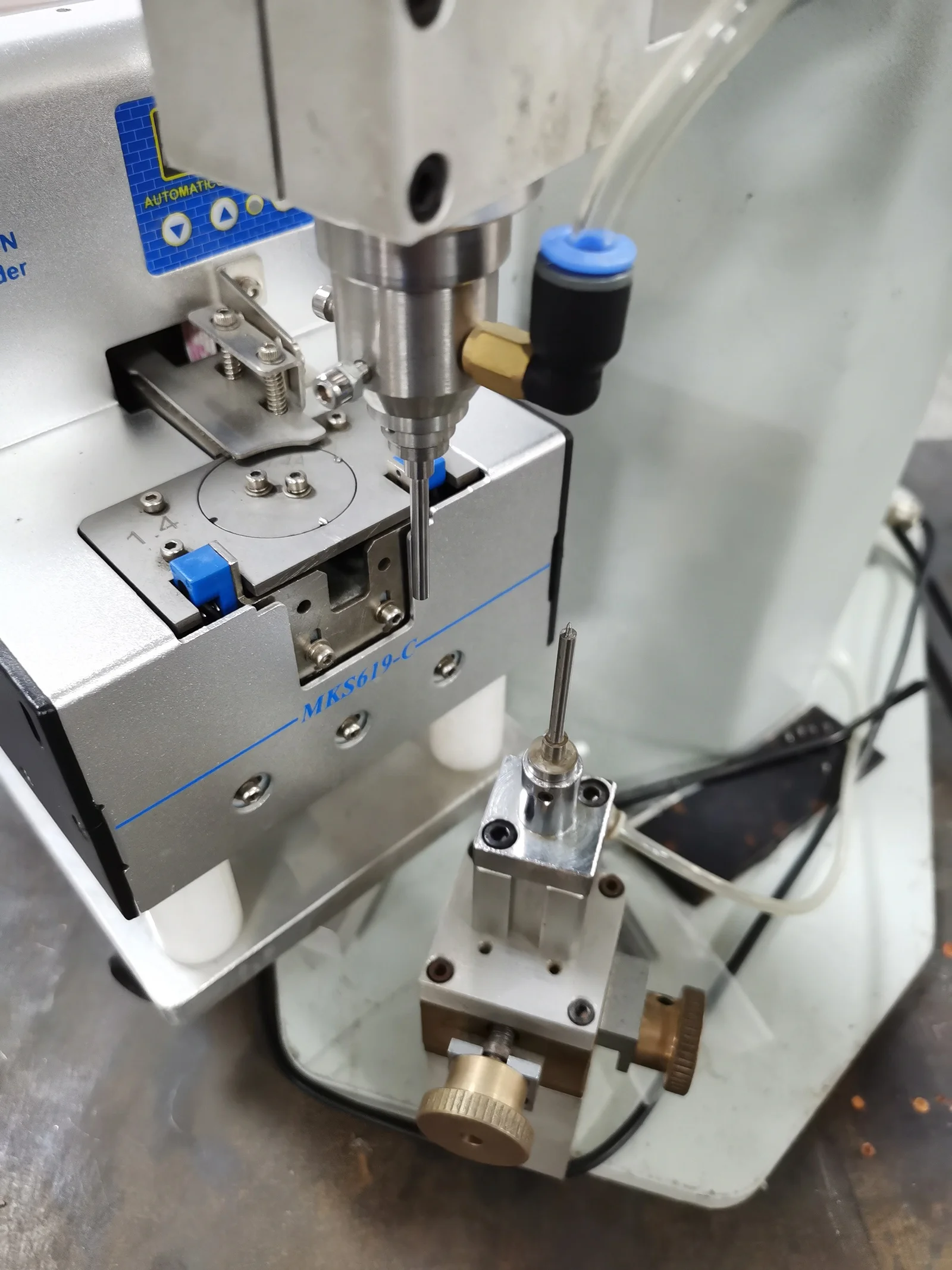 Optical Eyeglasses Auto Matical Screwdriver Making Machine Acetate Frame Machine Auto Screws Inserting Machine