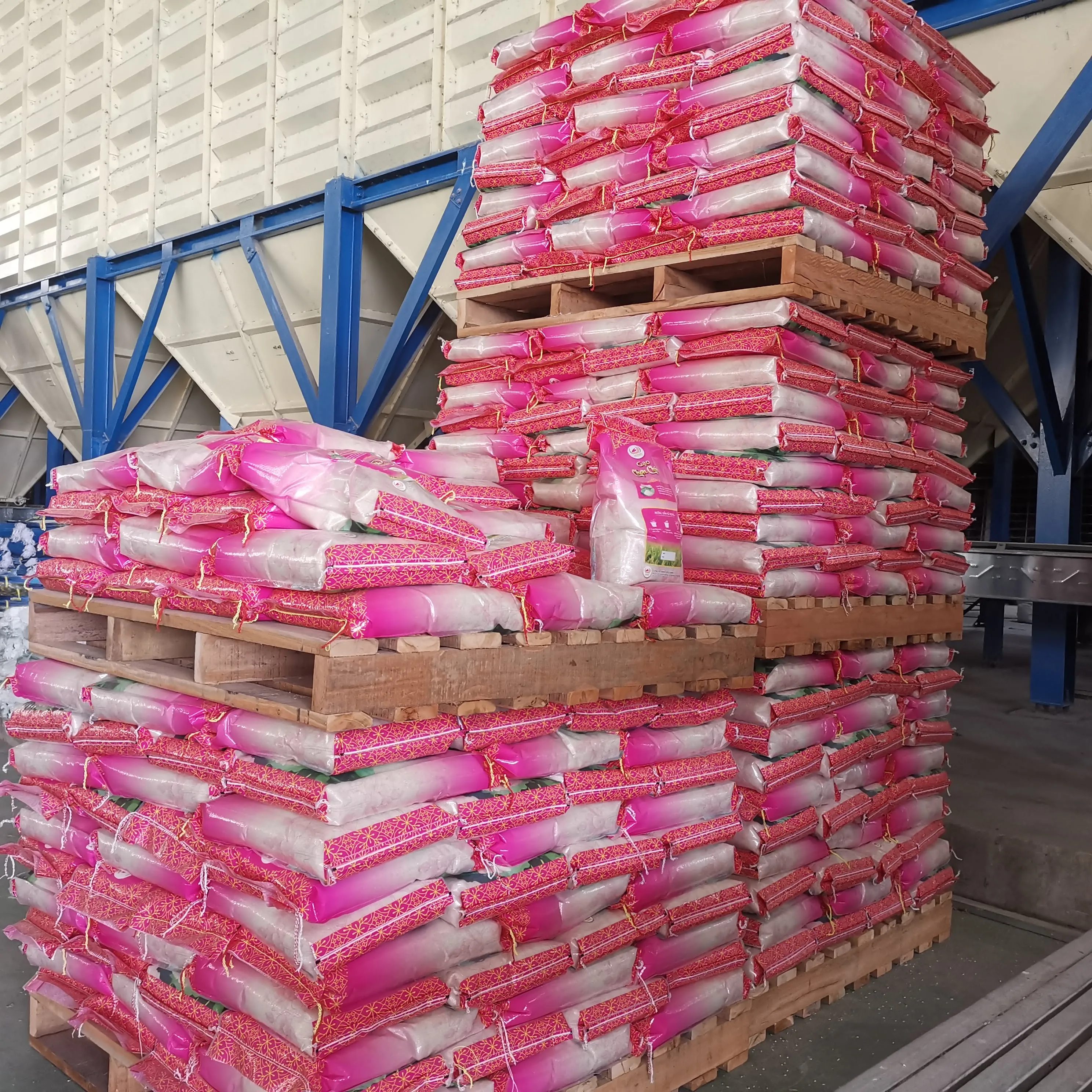 royal-rice-jasmine-rice-packing-1kg-5kg-25kg-long-grain-white-rice-0-1