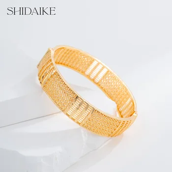 Elegant Open Design 18K Gold Plated Zircon Brass Fashion Charm Bracelet Custom Option Available for Ladies Wholesale