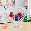 2 coeurs suspendus en forme de coeur rouge