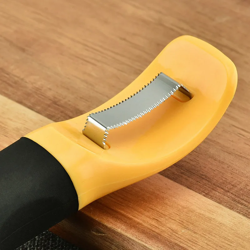 Оптовая продажа кухонные принадлежности инструмент для очистки овощей металлическая желтая машина кукурузы с ручкой