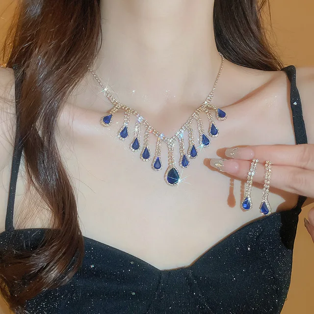 Diamond water droplet pendant necklace set high-end retro collarbone chain exquisite fashionable versatile wholesale jewelry set