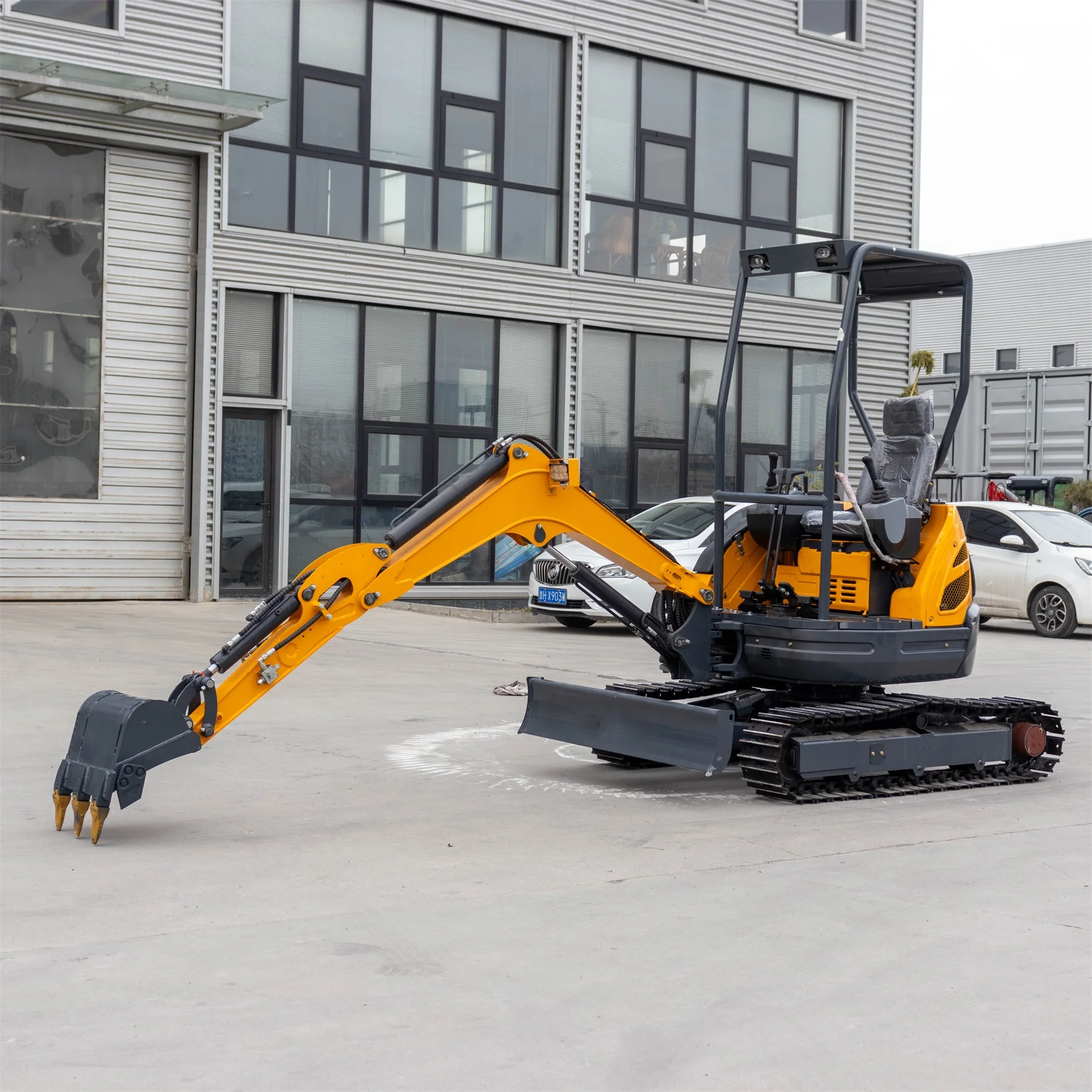 HIGHTOP-merk huishoudelijke mini-excavator van 2,5 ton, micro-excavator, graafmachine, mini-excavator van 2500 kg te koop