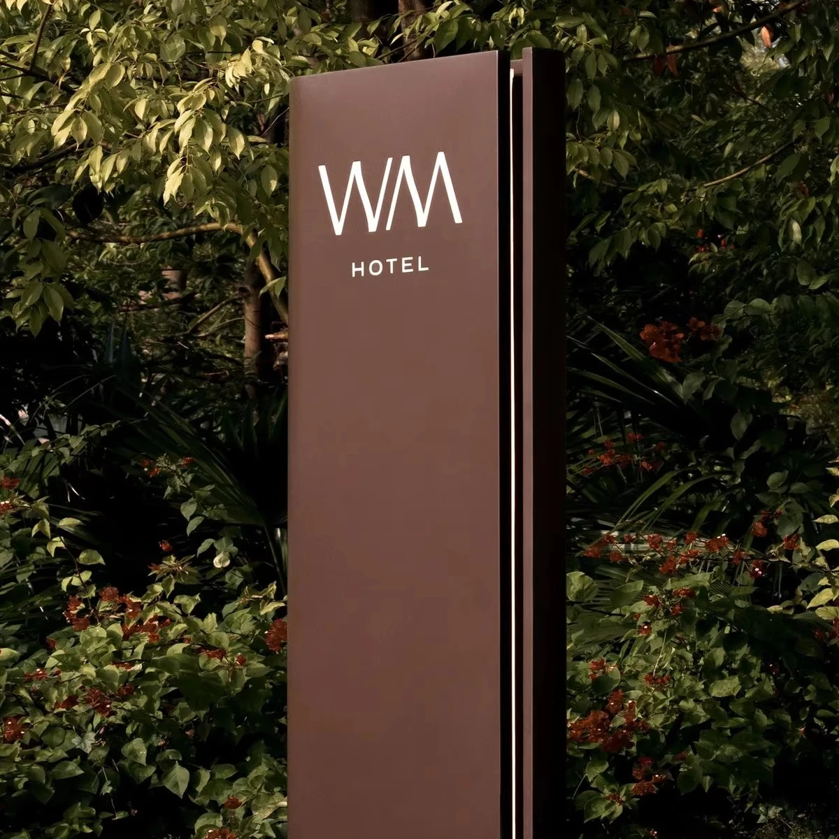 BrandnewSign Premium LED Light Box for Outdoor Business Advertising Aluminum Frame with Fabric Acrylic Material New Pylon Sign