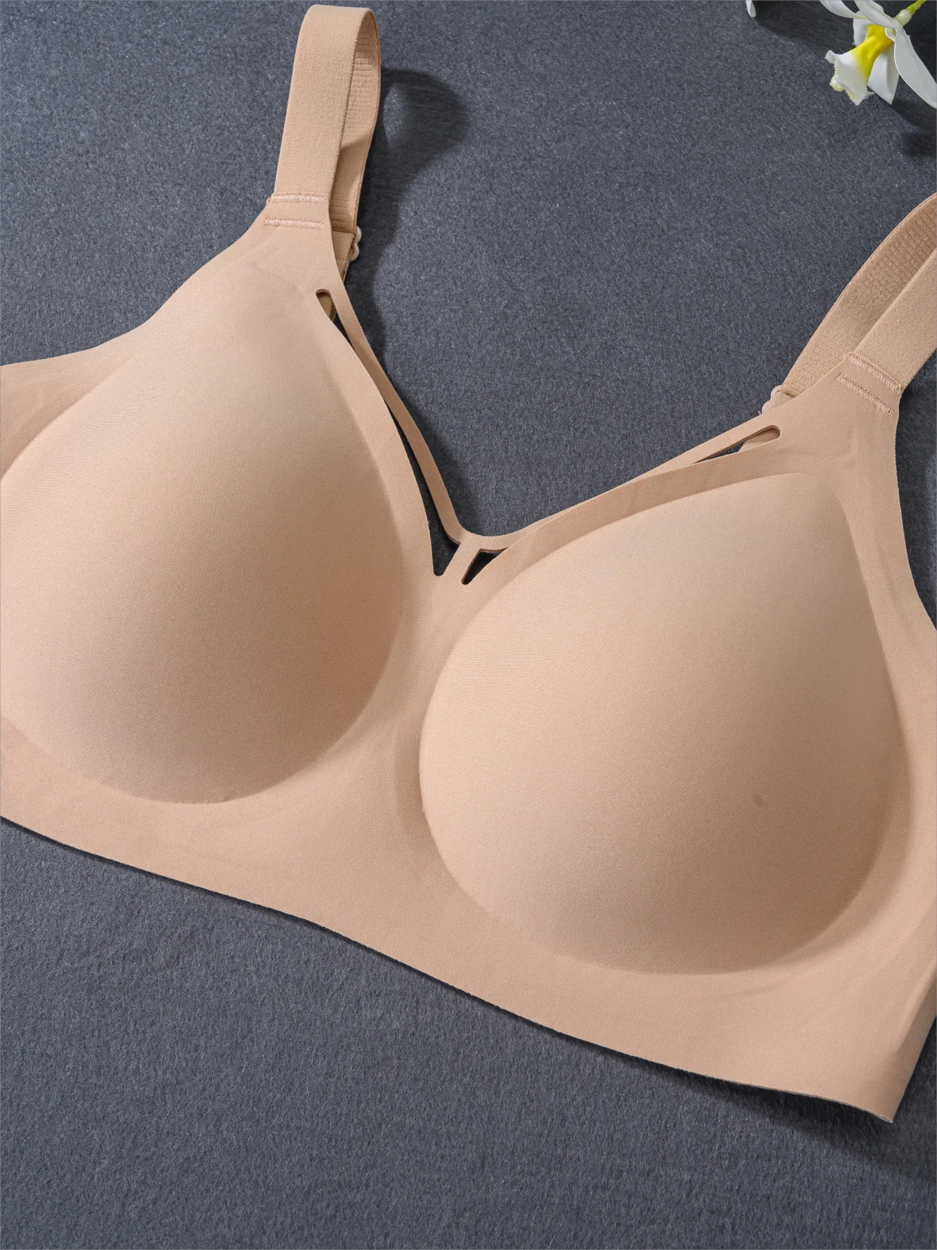 JGU-003 beige seamless bra back view