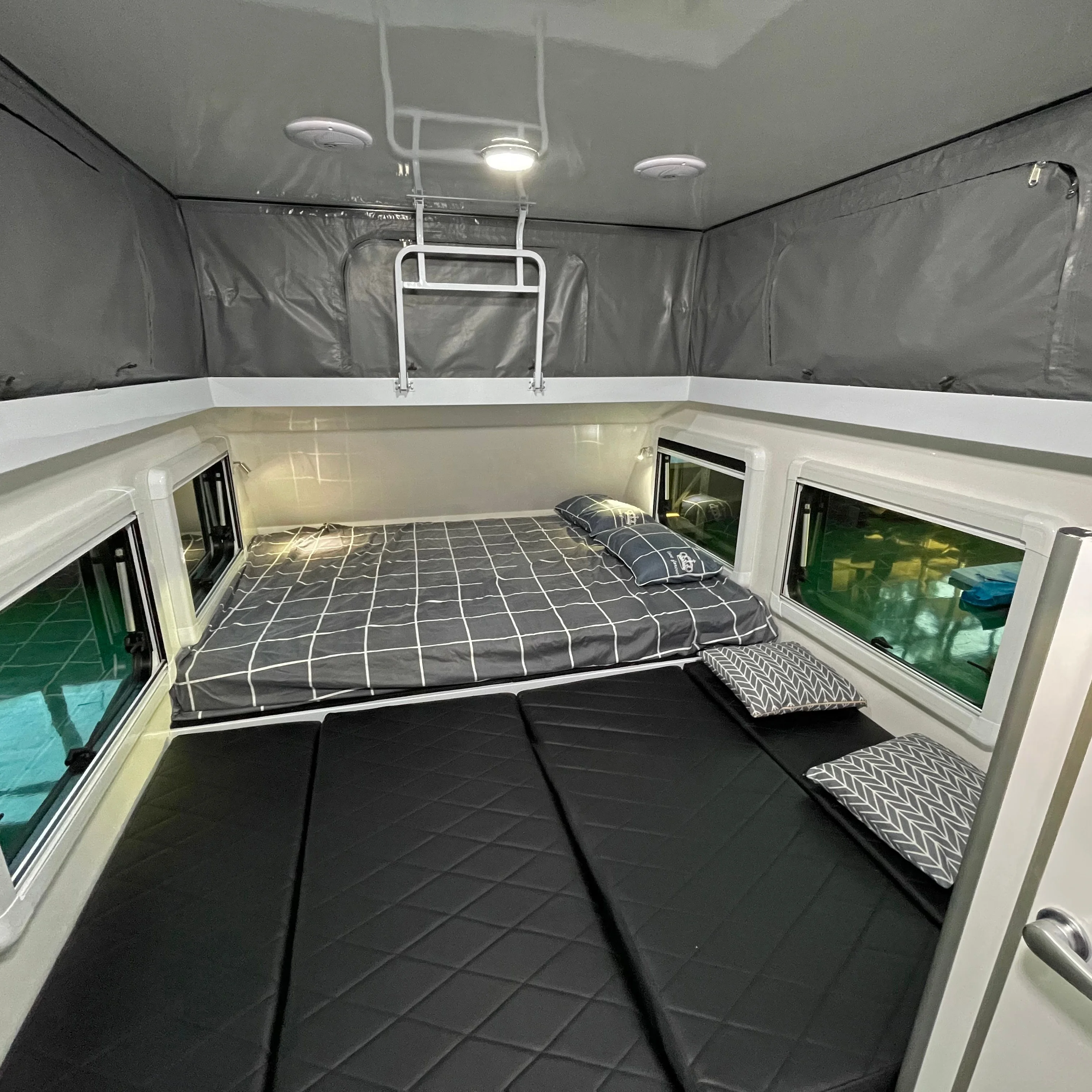 Big Caravanne Casa Rodante Camper Trailer with Kitchen