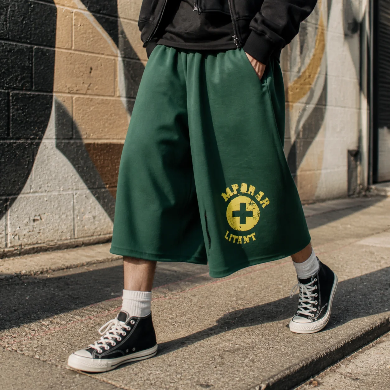 Wholesale Green Basketball Shorts Men Baggy Wide Leg Knee Length Graphic Print Elastic Waist Streetwear Men Basketball Shorts