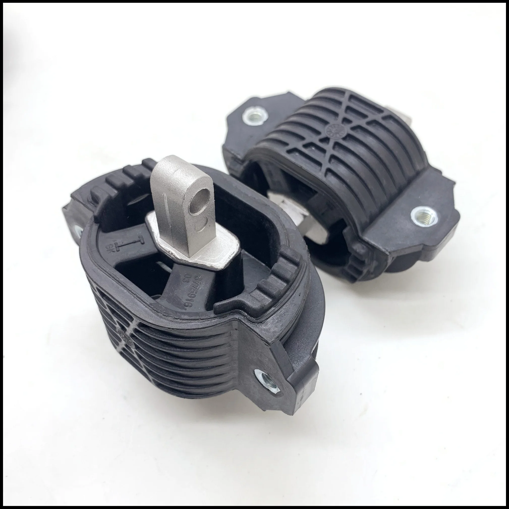 Left And Right Engine Mounts For Lemforder Mercedesbenz W218 Cls350