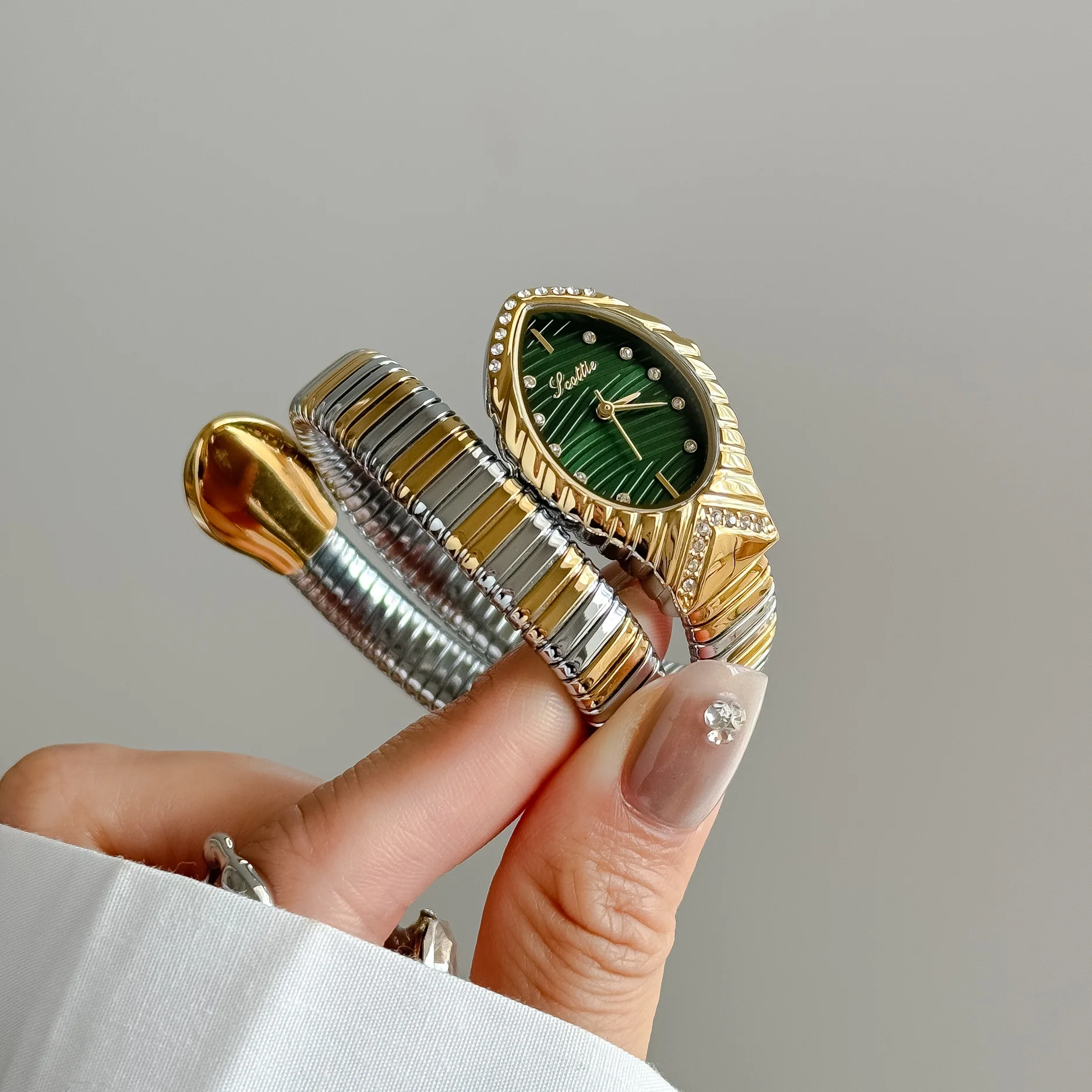 Scottie 9779 Women's Watch - Fashion, Luxury, and Temperament